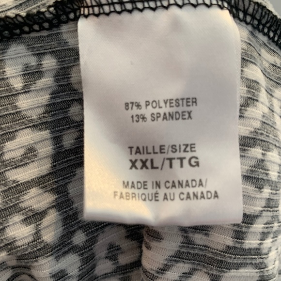 Suzy Shier mock neck top w/ asymmetrical cut out at neckline black & white print - Picture 7 of 12